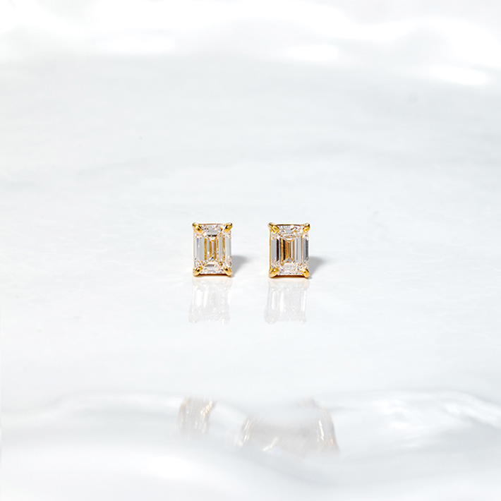 画像：Square pierced earring / Diamond