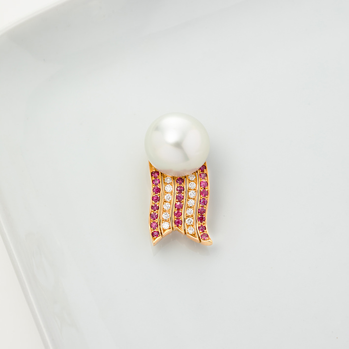 画像：Pearl brooch w/Ruby