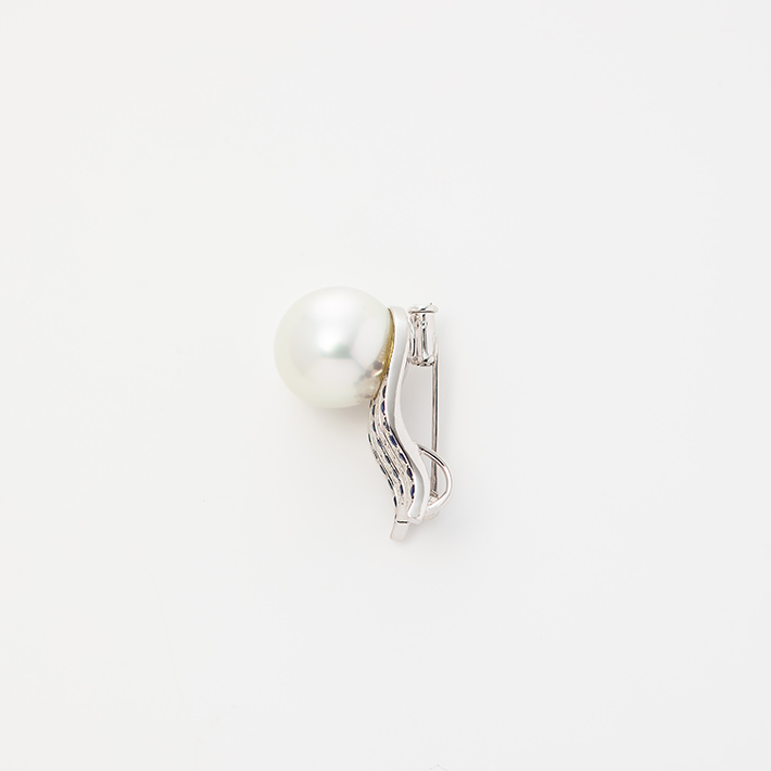 画像：Pearl brooch w/Sapphire2