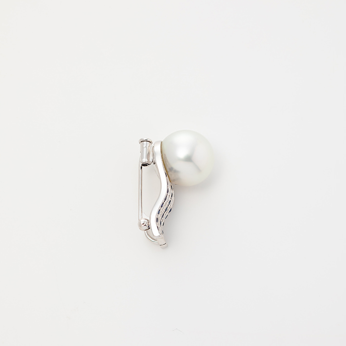 画像：Pearl brooch w/Sapphire3